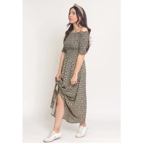 Dress Forum | Smocked Bodice Floral Midi Dress - Picture 6 of 13